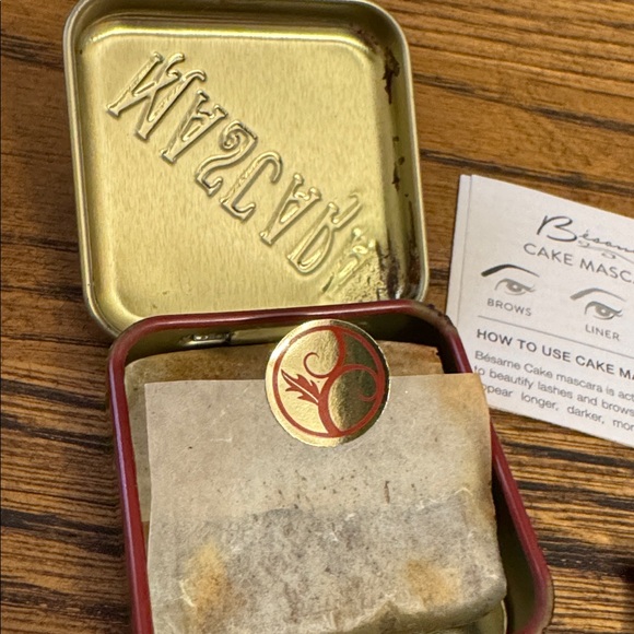 Besame Brown 1920 Cake Mascara - Picture 3 of 5